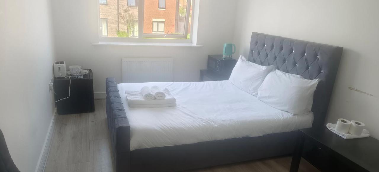 Free Car Park And Walk To Coop, Etihad , Piccadilly Manchester Extérieur photo